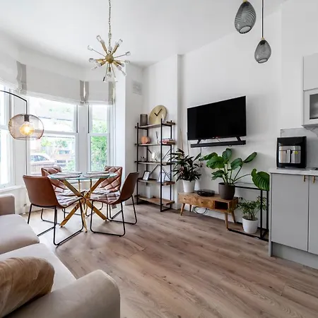 Apartamento Fantastic 2Br Flat Wgarden, West Norwood